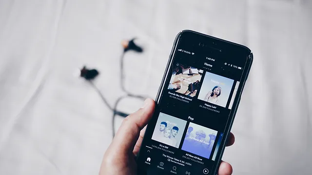 La Différence entre un Agrégateur et un Distributeur de Musique : Comprendre les Rôles et les Avantages pour les Artistes