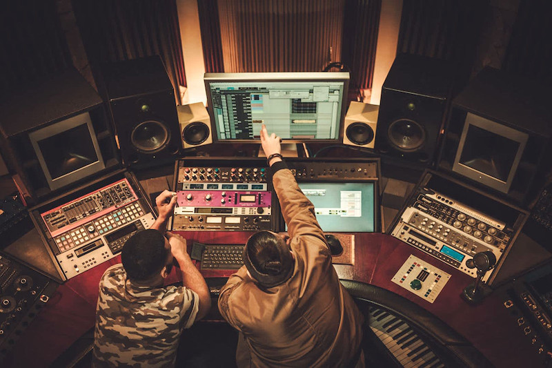 L&rsquo;Intérêt d&rsquo;Avoir un Manager pour un Artiste Musicien en Début de Carrière : Avantages et Raisons de Collaboration