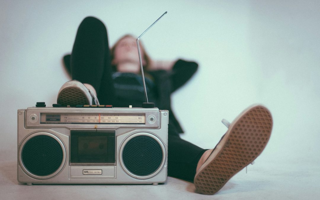 Comprendre les Différences Essentielles entre un Producteur de Musique et un Éditeur Musical