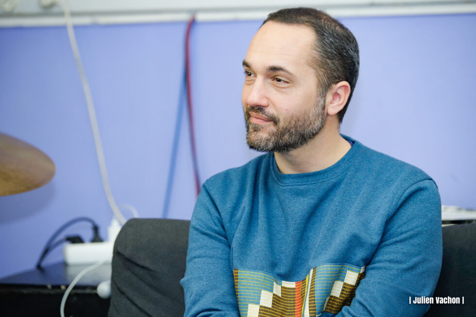 L’Atelier de Cédric avec S Petit Nico – Nicolas Séguy : l’art du texte et du son entre scène, studio et direction artistique