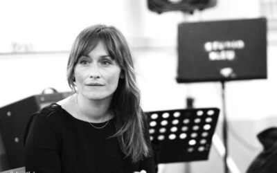 L&rsquo;Atelier de Cédric avec Élodie Hesme – Parolière et écriture de chansons populaires