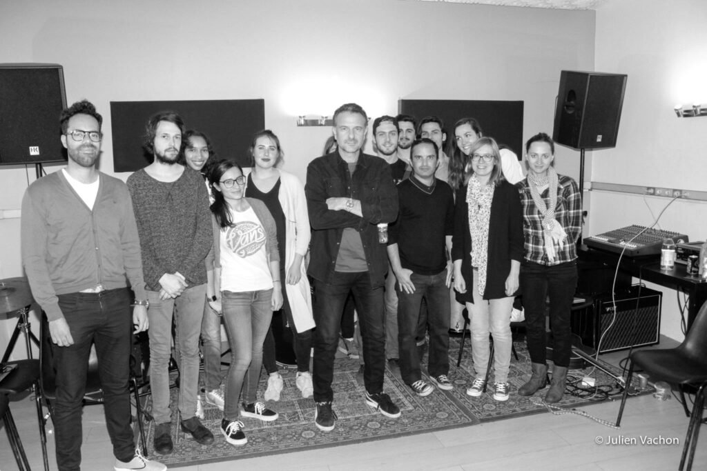 Stéphane Basset avec les participants de L'Atelier de Cédric