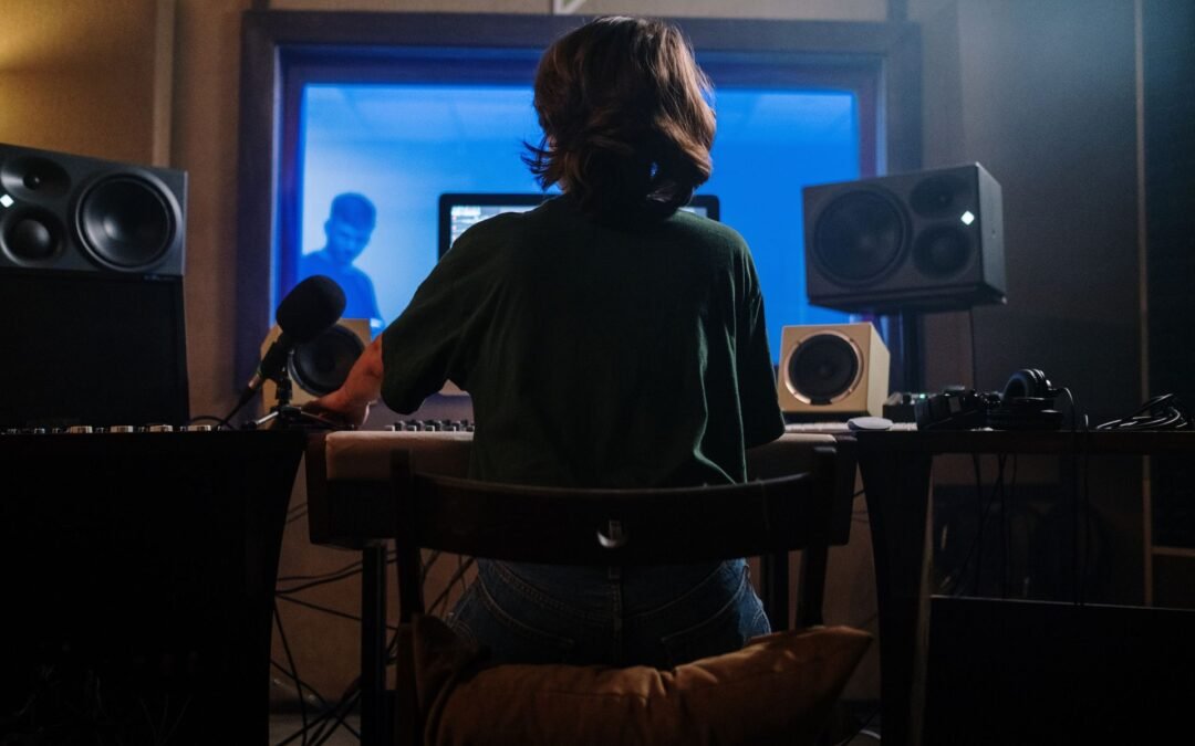 Devenir producteur de musique : le guide complet (rôle, revenus, comment se lancer)