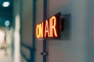 Comment faire passer sa musique sur FIP : stratégie, contacts et web radios de Radio France