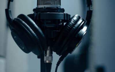 Chanter en anglais quand on est artiste français : liberté créative, playlists internationales et quotas radio