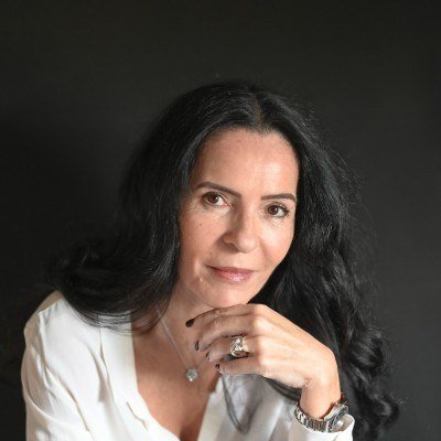 Ouisa Rahab, directrice communication de tell me!